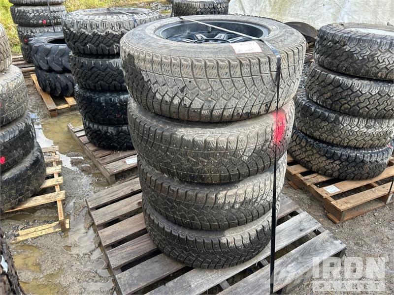 Quantity of (4) Goodyear ultra 275/70R18 Tires Tyres, wheels and rims