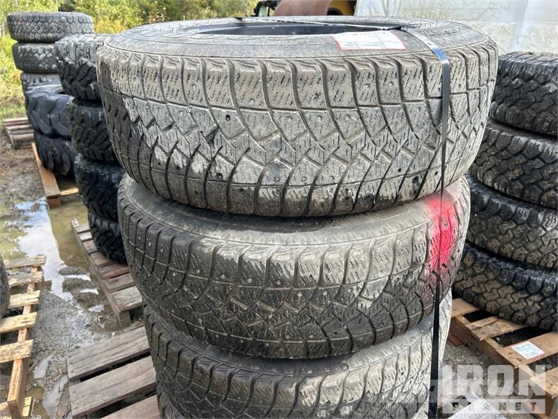 Quantity of (4) Goodyear ultra 275/70R18 Tires Tyres, wheels and rims