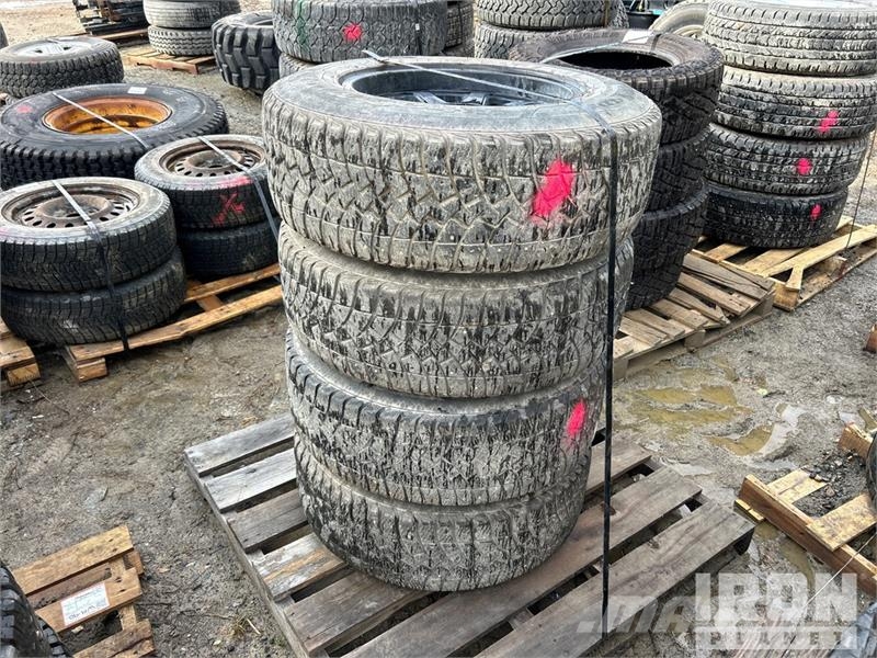 Quantity of (4) Goodyear ultra 275/70R18 Tires Tyres, wheels and rims