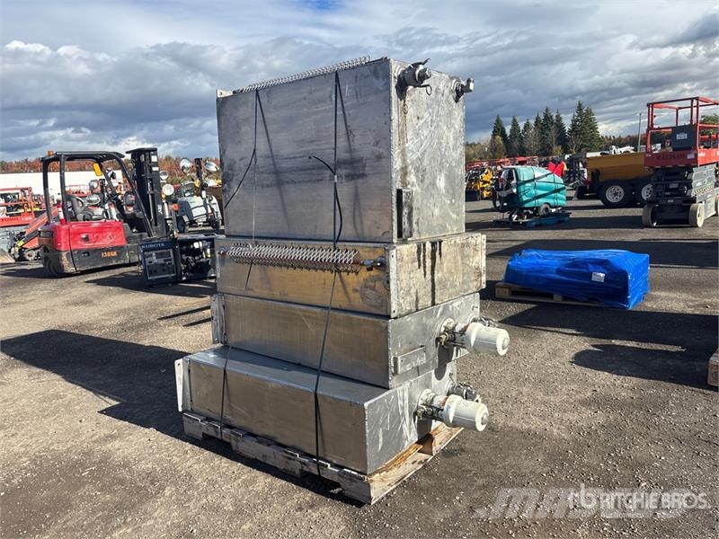  Quantity of (4) Hydraulic Tank Kraftstoff- und Zusatzstoffbehälter