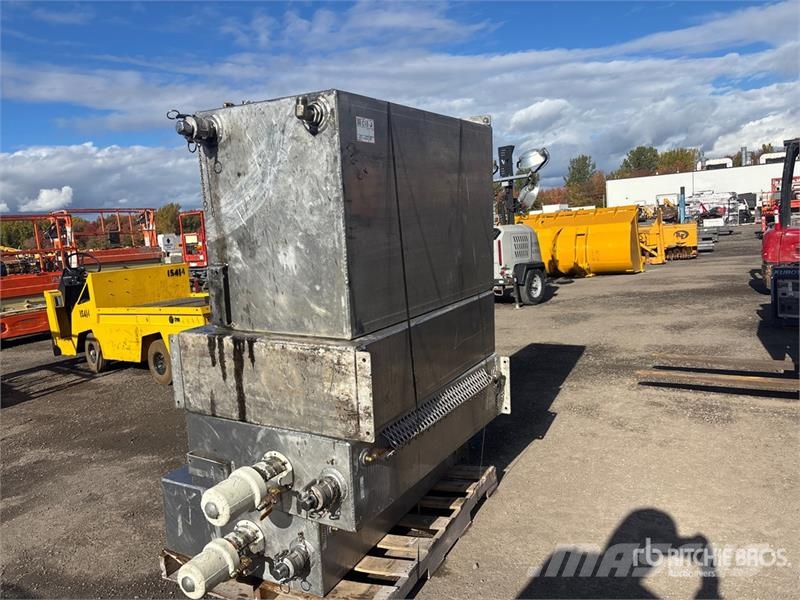  Quantity of (4) Hydraulic Tank Kraftstoff- und Zusatzstoffbehälter
