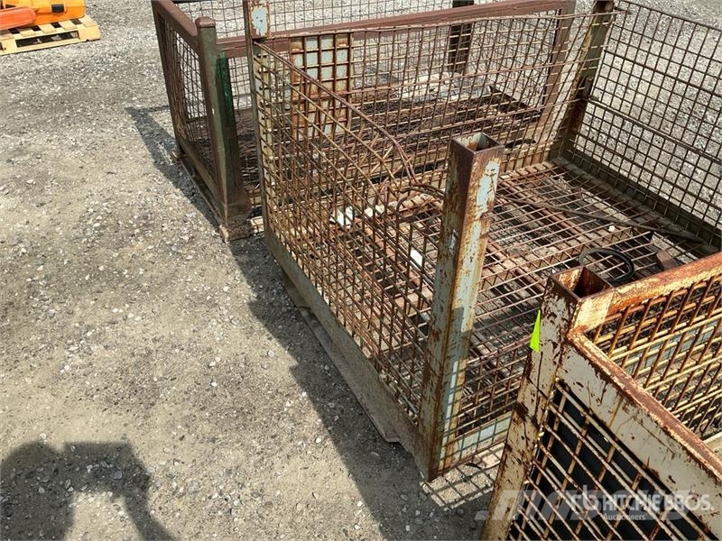 Quantity of (4) Metal Crates Inne akcesoria