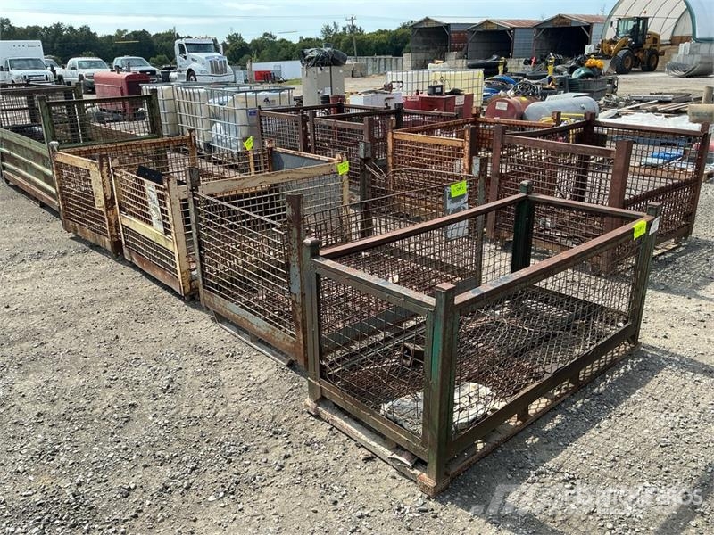 Quantity of (4) Metal Crates Inne akcesoria