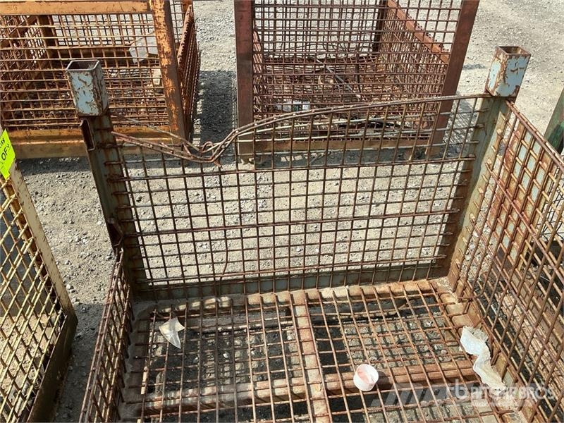Quantity of (4) Metal Crates Inne akcesoria