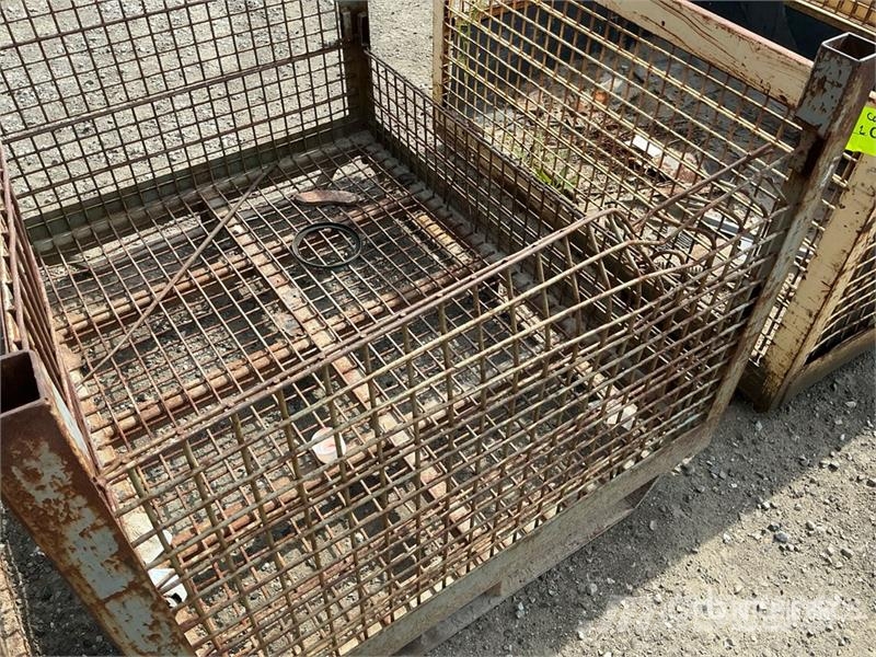 Quantity of (4) Metal Crates Inne akcesoria