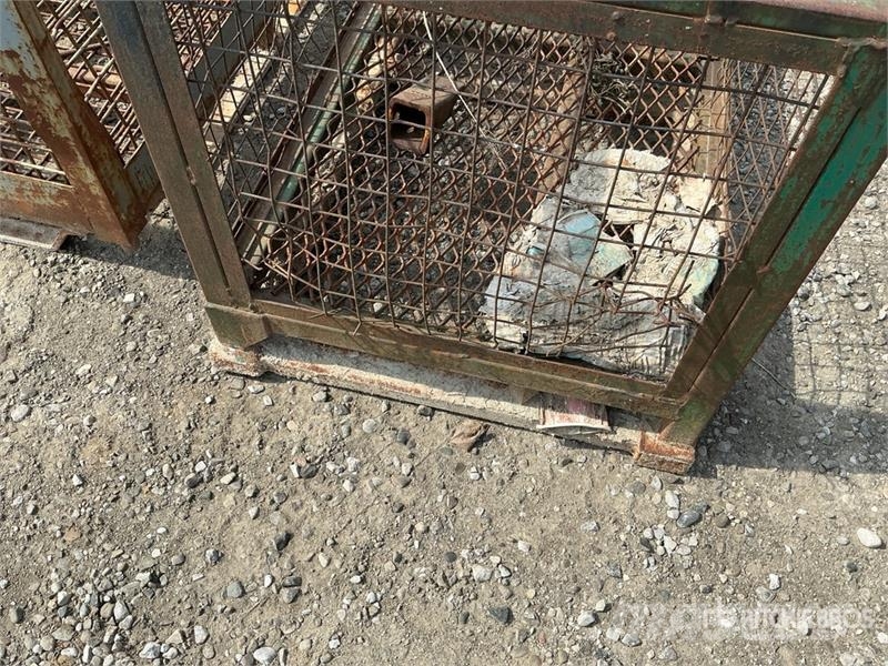 Quantity of (4) Metal Crates Inne akcesoria