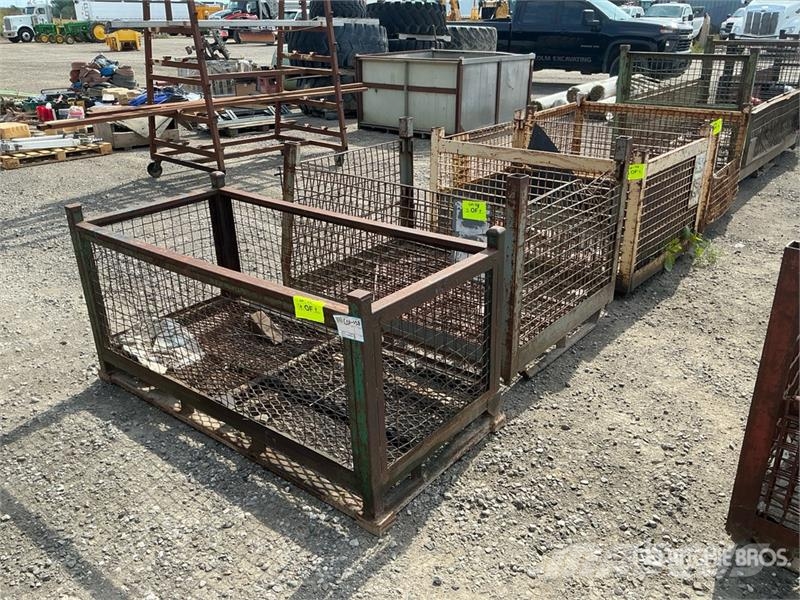 Quantity of (4) Metal Crates Inne akcesoria