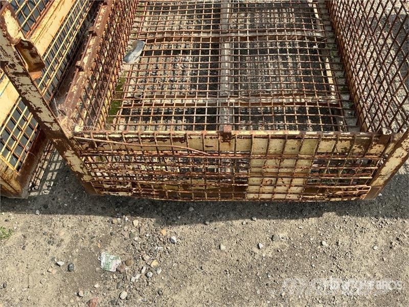 Quantity of (4) Metal Crates Inne akcesoria
