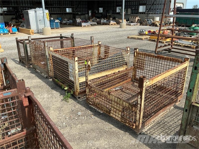Quantity of (4) Metal Crates Inne akcesoria