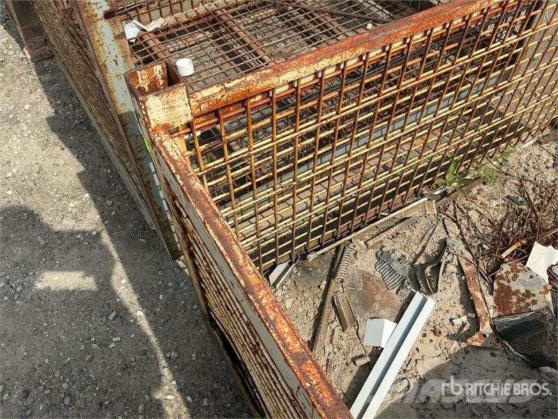Quantity of (4) Metal Crates Inne akcesoria