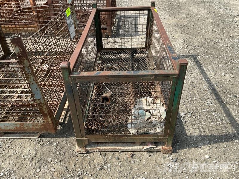 Quantity of (4) Metal Crates Inne akcesoria