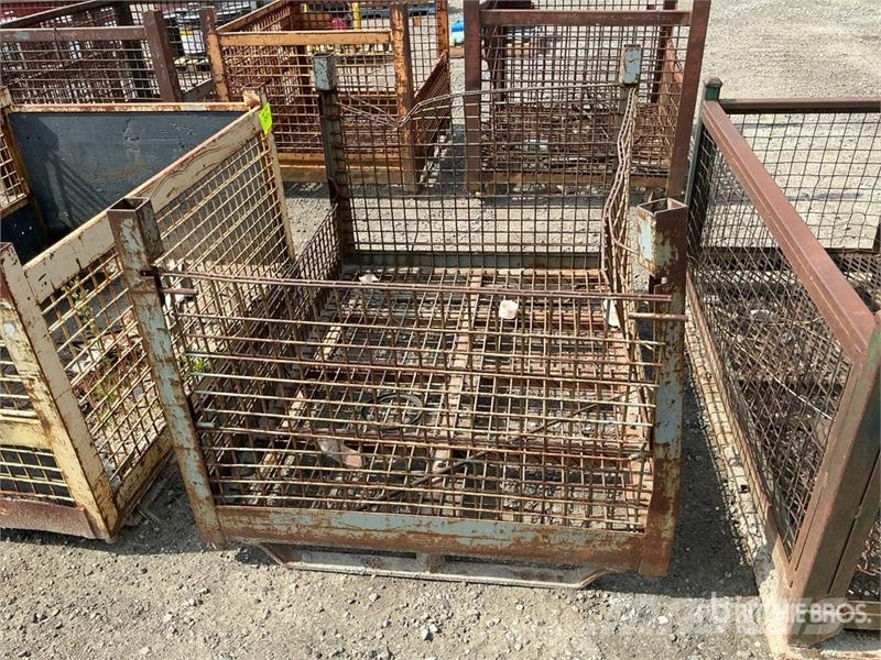 Quantity of (4) Metal Crates Inne akcesoria