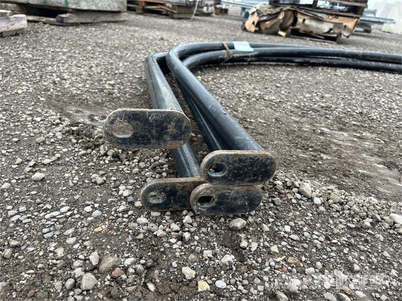 Quantity of (4) Metal Fuel Tank Holder Drugi deli