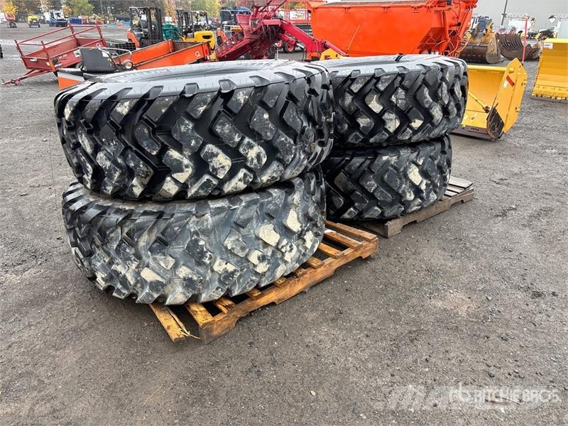 Quantity of (4) Michelin XTLA 20.5R25 Tires Gume, točkovi i felne