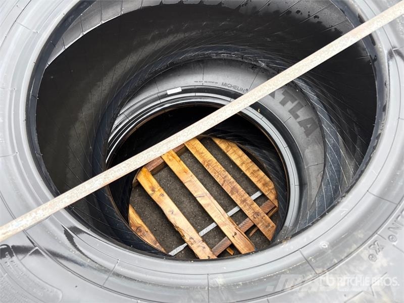 Quantity of (4) Michelin XTLA 20.5R25 Tires Gume, točkovi i felne