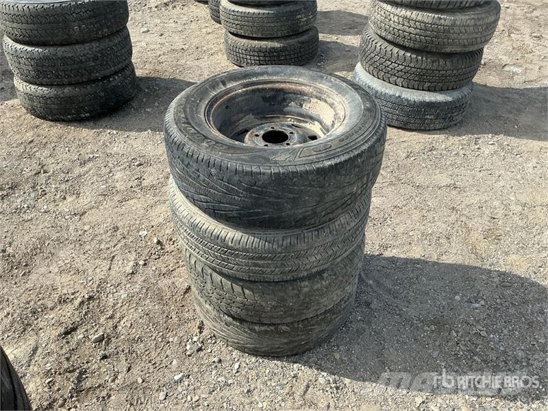 Quantity of (4) Miscellaneous Tires Pneumatici, ruote e cerchioni