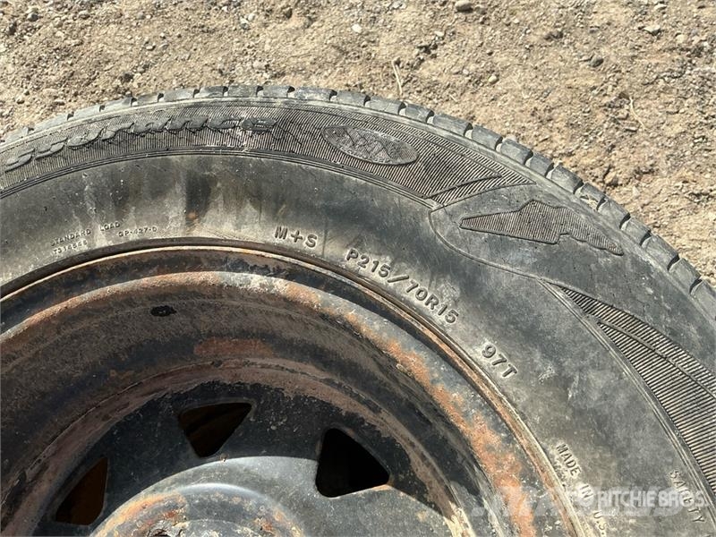 Quantity of (4) Miscellaneous Tires Pneumatici, ruote e cerchioni