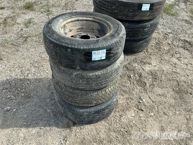 Quantity of (4) Mixed Tires Gume, kotači i naplatci