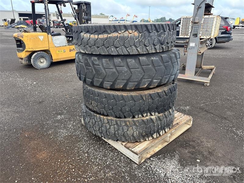 Quantity of (4) Mixed Tires Opony, koła i felgi