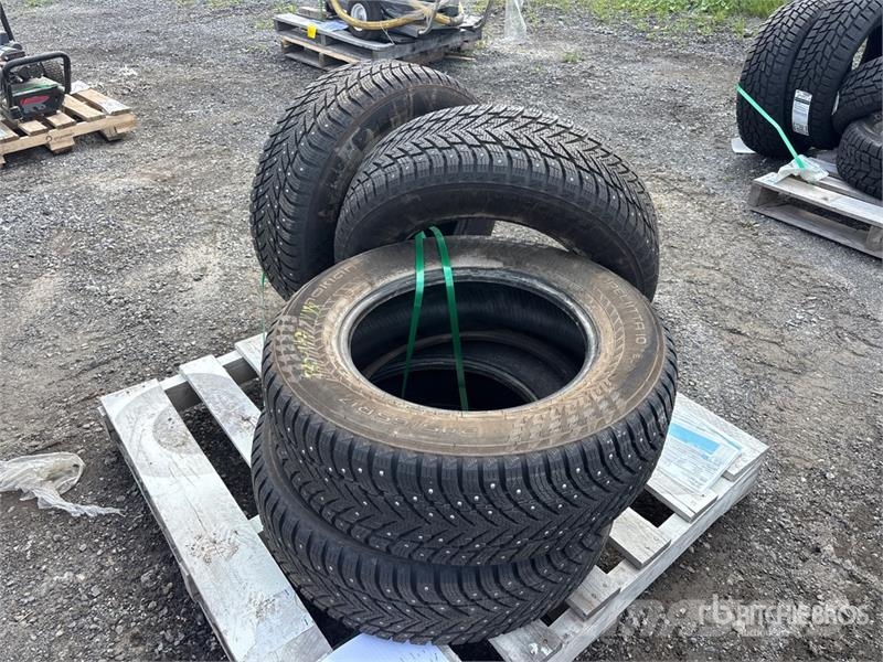 Quantity of (4) Nokian 245/65R16 Tires (Unused) Opony, koła i felgi