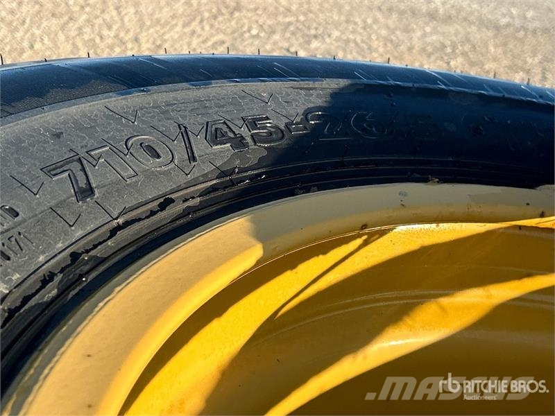 Quantity of (4) Nokian 710/45-26.5 20 PR F Tires Gume, točkovi i felne