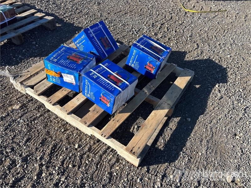  Quantity of (4)  Powertek 20T lifter 20 ton Pneuma معدات البناء - غير ذلك