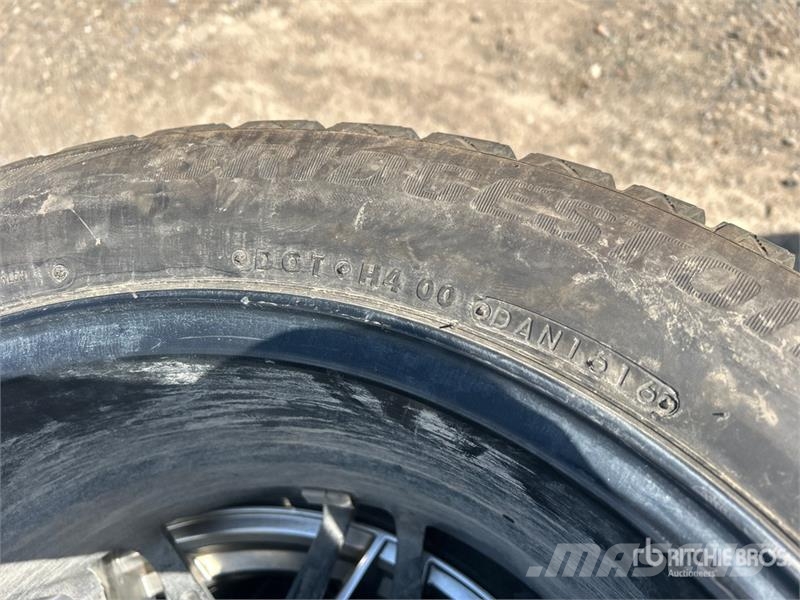Quantity of (4) RTX Aluminum Wheels with 225/55/18 Drugi deli