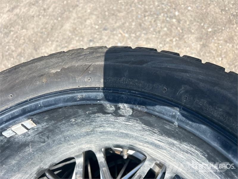 Quantity of (4) RTX Aluminum Wheels with 225/55/18 Drugi deli
