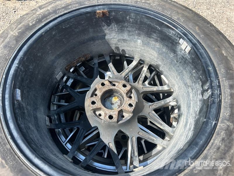 Quantity of (4) RTX Aluminum Wheels with 225/55/18 Drugi deli