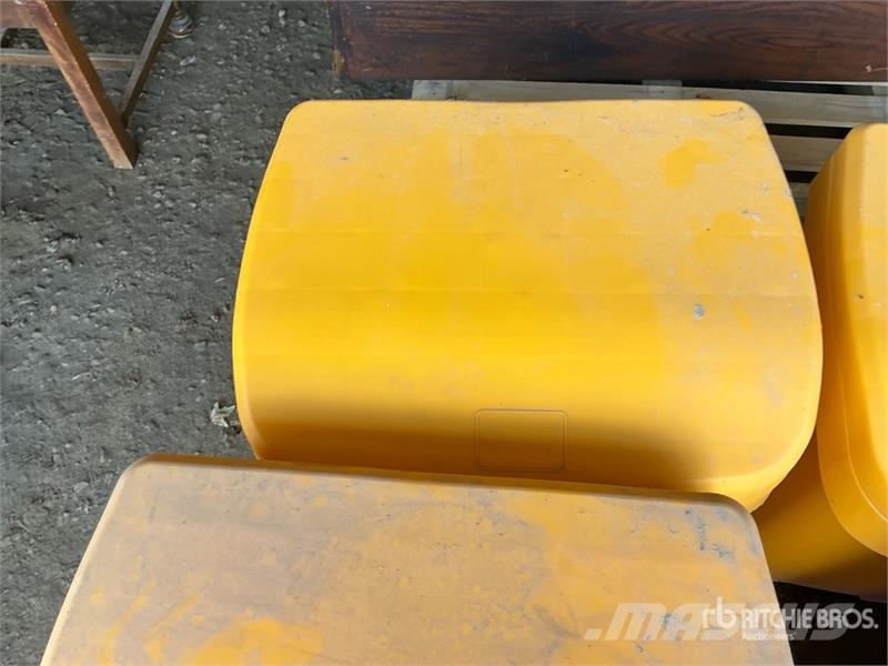 Quantity of (4) Salt Bins Drugi deli