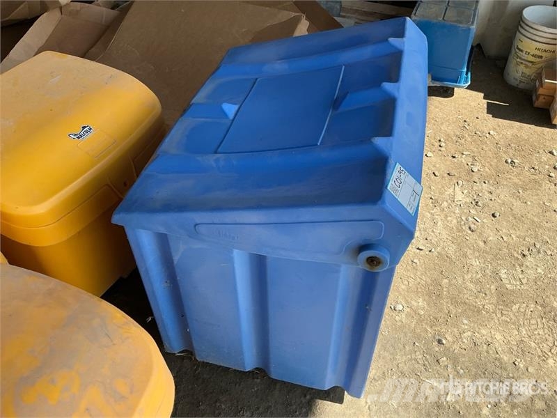 Quantity of (4) Salt Bins Drugi deli
