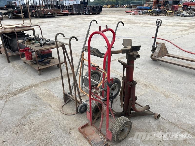  Quantity of (4) Shop Carts Andre komponenter
