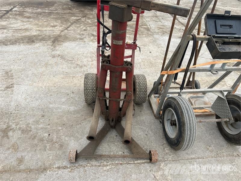  Quantity of (4) Shop Carts Andre komponenter