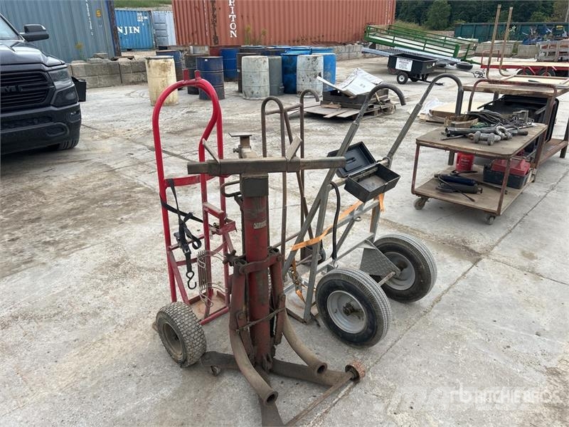  Quantity of (4) Shop Carts Andre komponenter