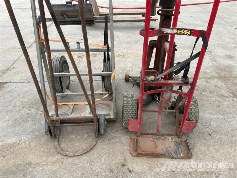  Quantity of (4) Shop Carts Andre komponenter