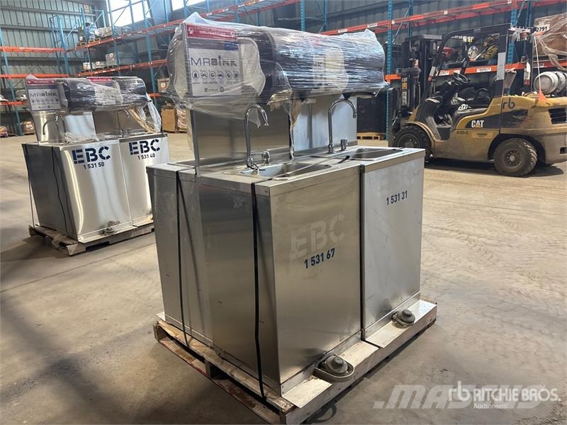  Quantity of (4) Stainless Steel Hand Wash Station Andre komponenter