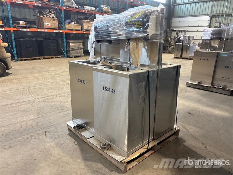  Quantity of (4) Stainless Steel Hand Wash Station Andre komponenter