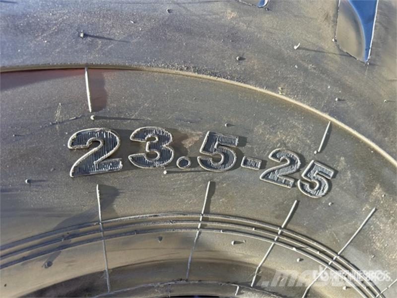 Quantity of (4) Suihe T23.5 23.5x25 Tires (Unused Opony, koła i felgi