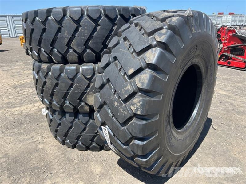 Quantity of (4) Suihe T23.5 23.5x25 Tires (Unused Opony, koła i felgi