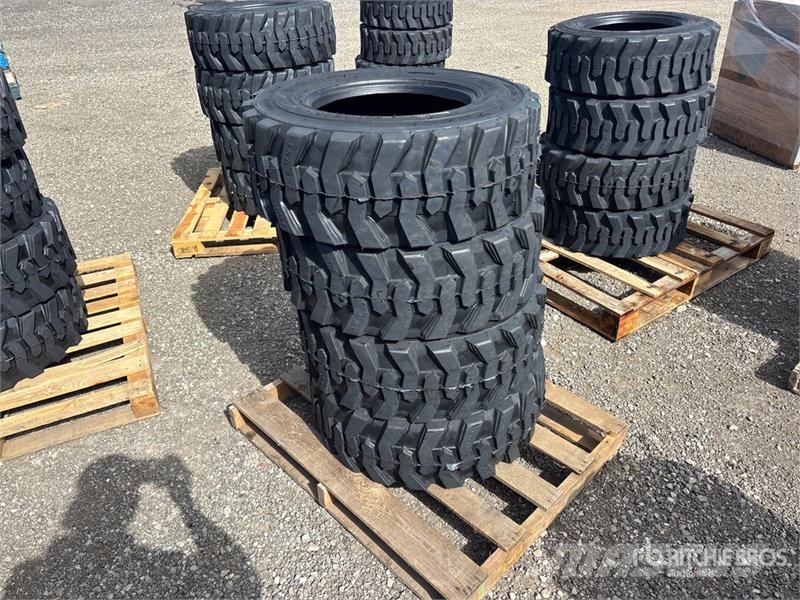 Quantity of (4) Tai Hao 12-16.5 Heavy Duty Tires ( Gume, točkovi i felne