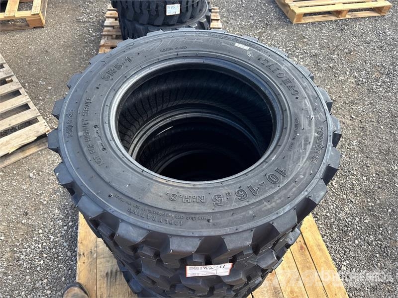 Quantity of (4) Tai Hao 10-16.5 Heavy Duty Tires ( Gume, točkovi i felne