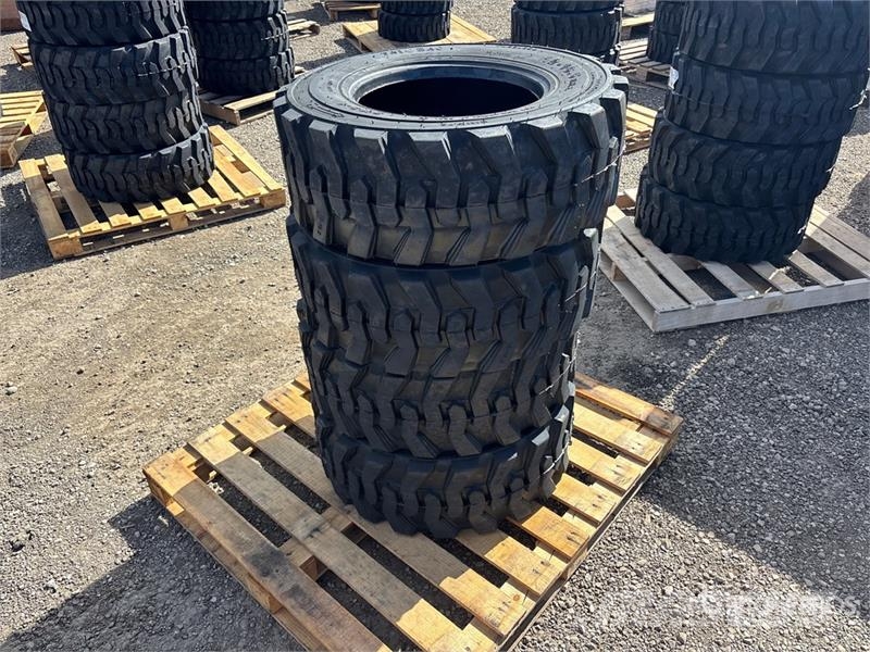Quantity of (4) Tai Hao 12-16.5 Heavy Duty Tires ( Gume, točkovi i felne