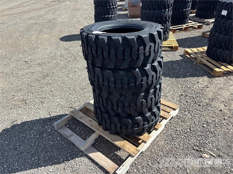 Quantity of (4) Tai Hao 12-16.5 Heavy Duty Tires ( Gume, točkovi i felne