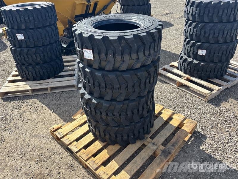 Quantity of (4) Tai Hao 12-16.5 Heavy Duty Tires ( Gume, točkovi i felne