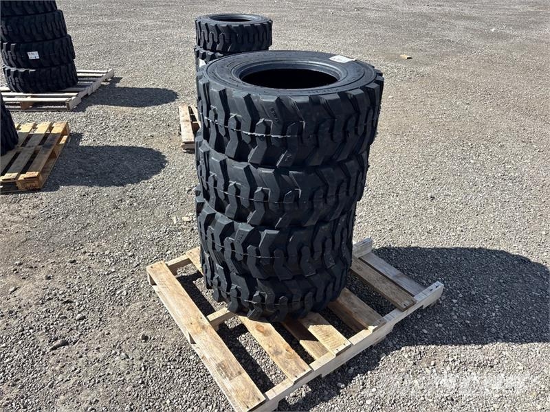 Quantity of (4) Tai Hao 12-16.5 Heavy Duty Tires ( Gume, točkovi i felne