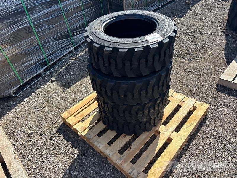 Quantity of (4) Tai Hao 10-16.5 Heavy Duty Tires ( Gume, točkovi i felne