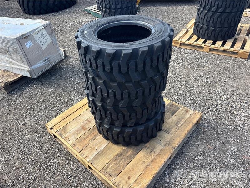 Quantity of (4) Tai Hao 10-16.5 Heavy Duty Tires ( Gume, točkovi i felne