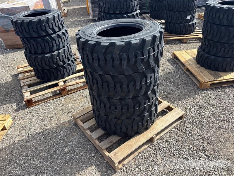 Quantity of (4) Tai Hao 12-16.5 Heavy Duty Tires ( Gume, točkovi i felne