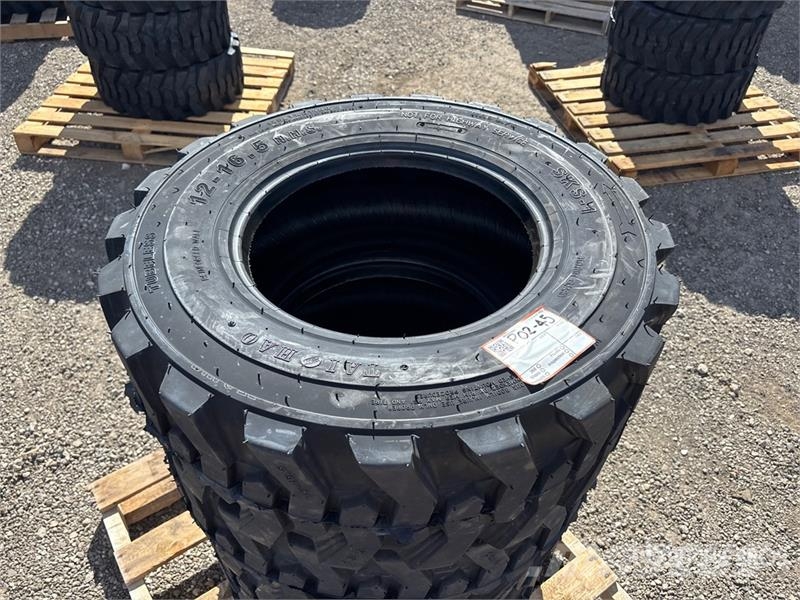 Quantity of (4) Tai Hao 12-16.5 Heavy Duty Tires ( Gume, točkovi i felne