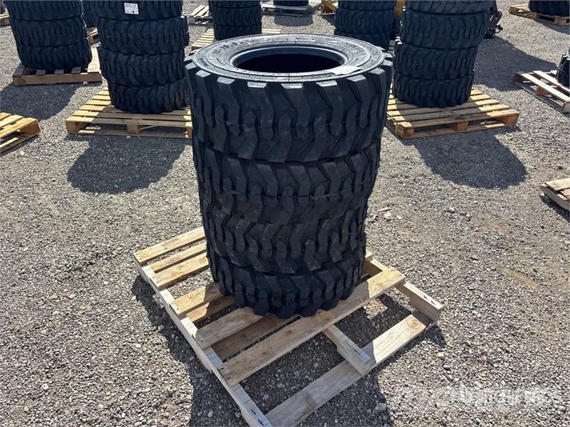 Quantity of (4) Tai Hao 12-16.5 Heavy Duty Tires ( Gume, točkovi i felne